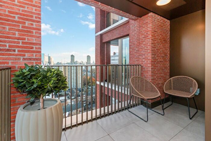 2 Bedroom Apartment To Rent In The Arc, City Road, London, EC1V