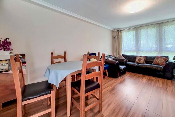 4 Bedroom Flat To Rent In .St. Matthew's Road, Brixton, London, SW2