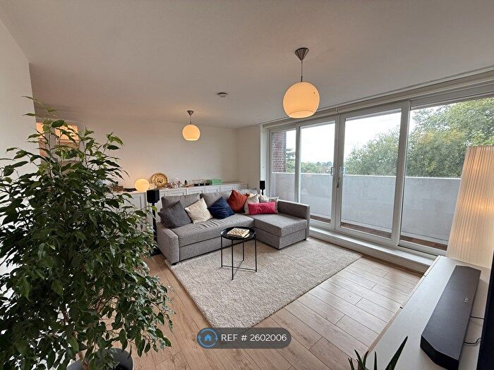 2 Bedroom Flat To Rent In Norman Court, London, N3