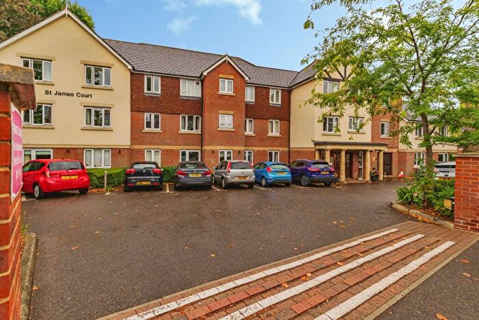 1 Bedroom Apartment For Sale In St James Court, East Grinstead, RH19