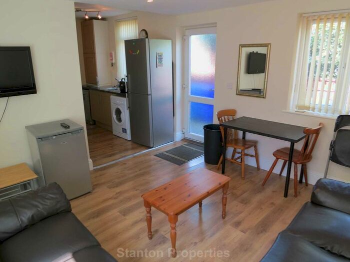 6 Bedroom Semi-Detached House To Rent In &# Pppw, Barnsfold Avenue, Fallowfield, M14