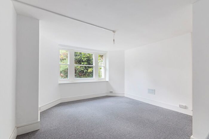 2 Bedroom Flat To Rent In Arterberry Road, London, SW20