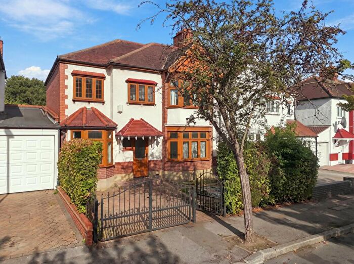 4 Bedroom House For Sale In Charnwood Drive, South Woodford, London, E18