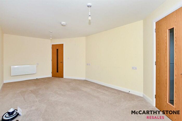 1 Bedroom Apartment For Sale In Elkington House, Charlton Green, Dover, CT16