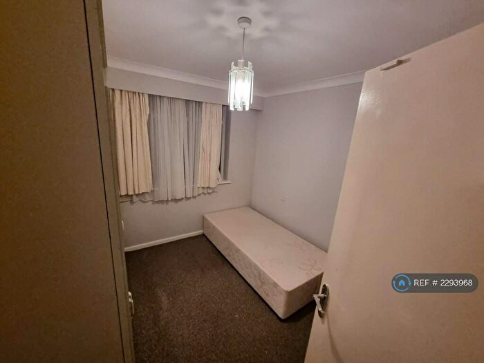 2 Bedroom Flat To Rent In Grosvenor Court, Salford, M7