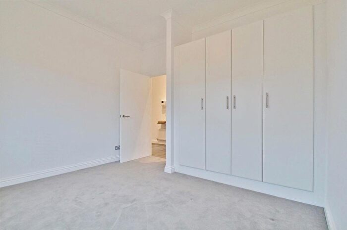 1 Bedroom Flat To Rent In White Lodge Close, Isleworth, TW7