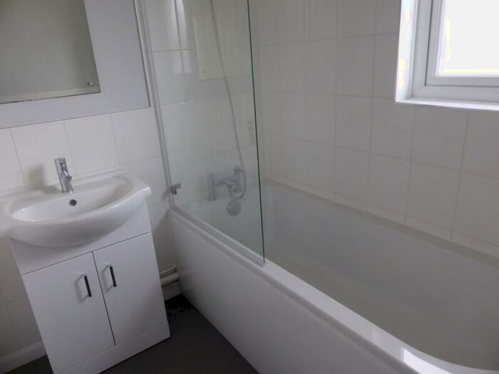 1 Bedroom Terraced House To Rent In Stepney Close, Crawley, RH10