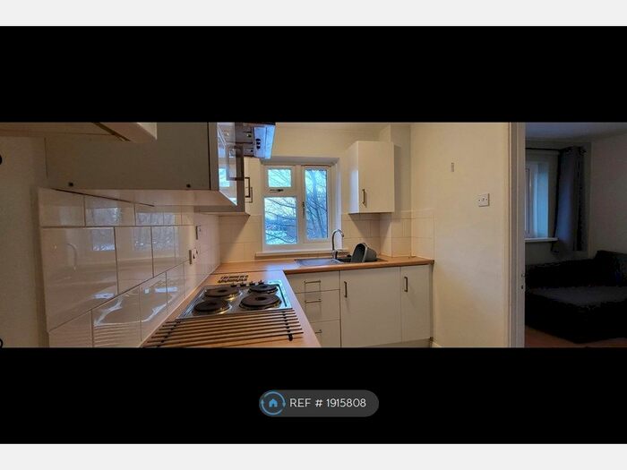 1 Bedroom Flat To Rent In Castleton Road, Ilford, IG3