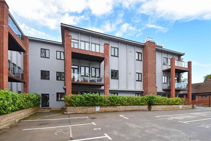 2 Bedroom Apartment For Sale In Millfield Park Estate - Ashwells Road, Pilgrims Hatch, Brentwood, CM15