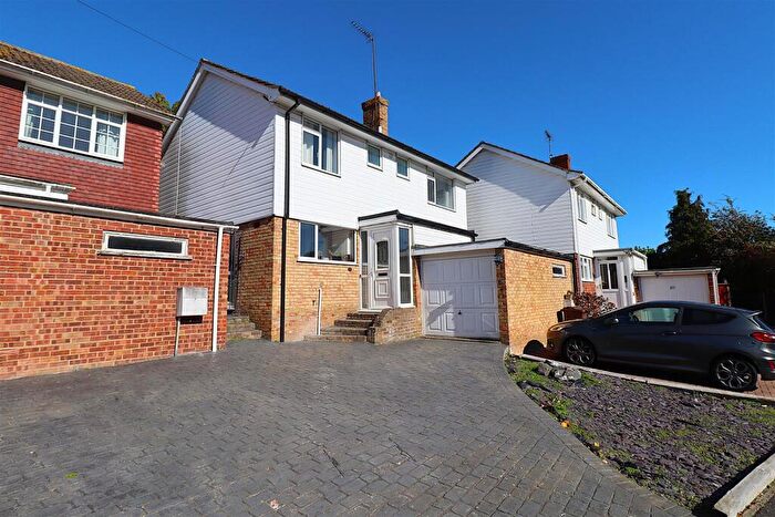 4 Bedroom Detached House For Sale In Idenwood Close, Rainham, ME8