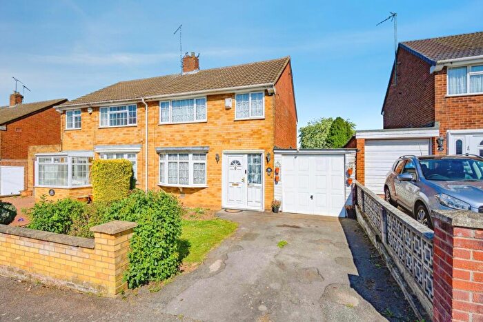 3 Bedroom Semi-Detached House For Sale In Clifford Crescent, Luton, Bedfordshire, LU4