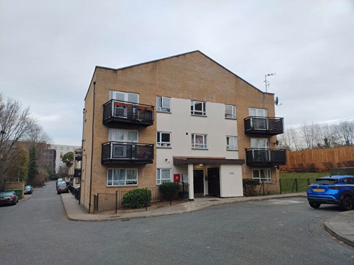 2 Bedroom Apartment For Sale In Flat F Mais Court, Parkside Crescent, London, N7