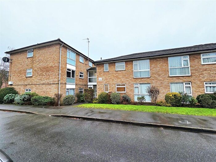 2 Bedroom Flat To Rent In Nigel Close, Northolt, UB5