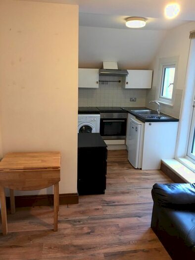 1 Bedroom Flat To Rent In Uxbridge Road, London, W12