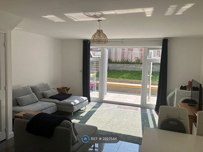 3 Bedroom Semi-Detached House To Rent In Pool Meadow Walk, Hayle, TR27