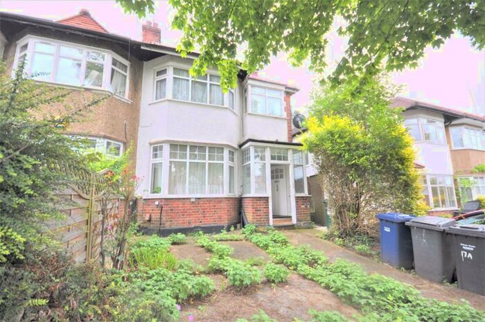 Flat To Rent In Sunny Hill, Hendon, NW4
