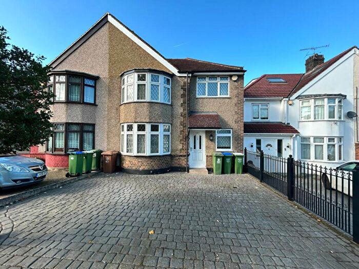4 Bedroom Semi-Detached House To Rent In Willersley Avenue, Sidcup, DA15
