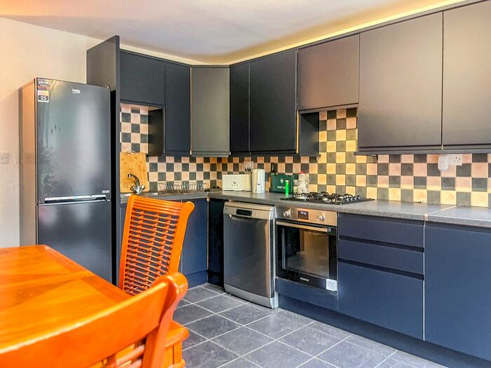 4 Bedroom Town House To Rent In Coburg Crescent, Lambeth, SW2