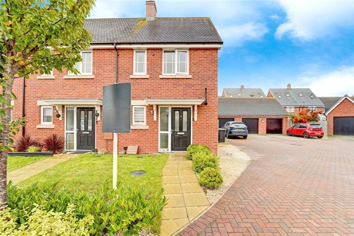 2 Bedroom End Terrace House For Sale In Parry Rise, Biggleswade, Bedfordshire, SG18