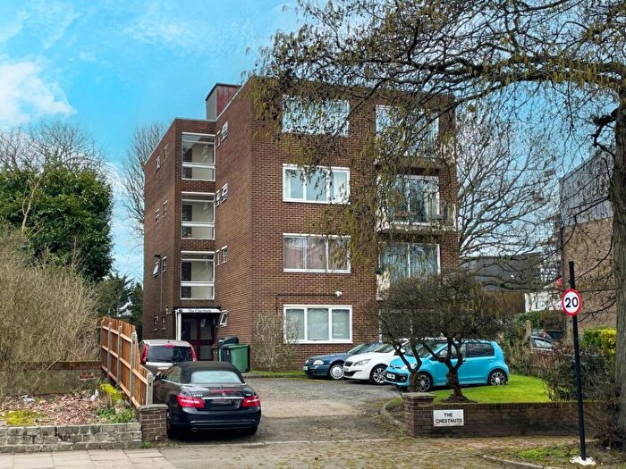 2 Bedroom Flat For Sale In Flat The Chestnuts, Great North Road, East Finchley, N2