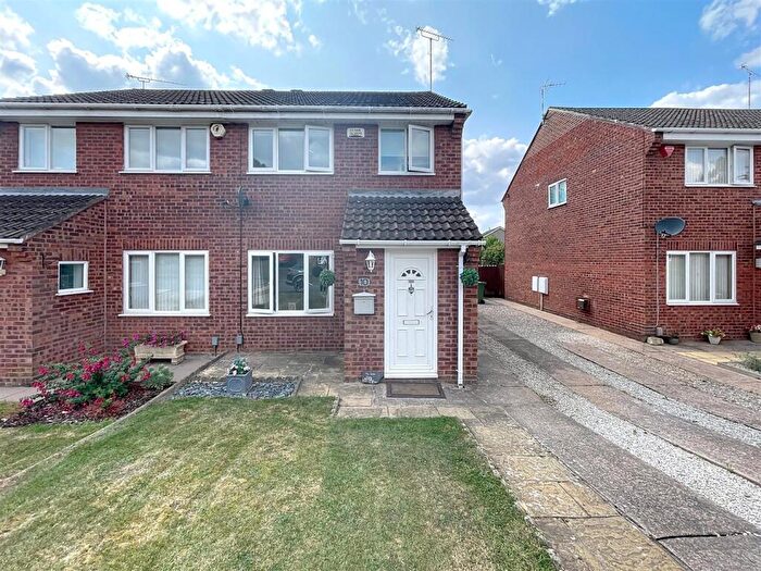 3 Bedroom Semi-Detached House For Sale In Raglan Grove, Kenilworth, CV8