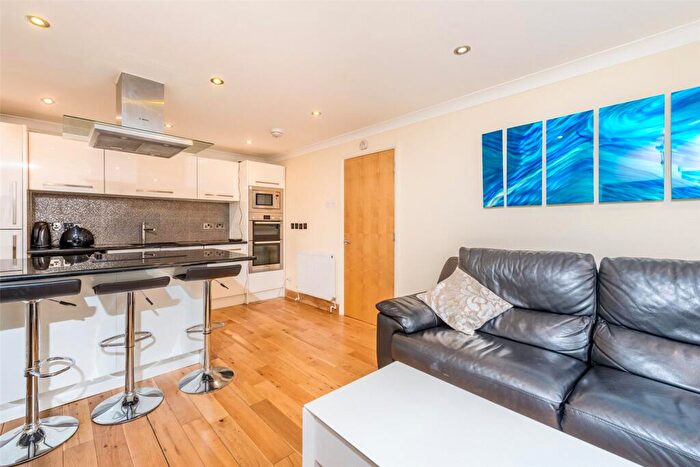 3 Bedroom Apartment To Rent In Spert Street, London, E14