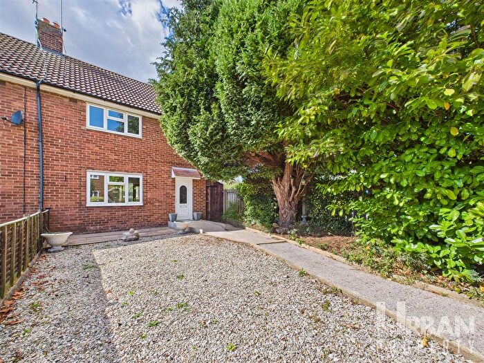 2 Bedroom End Of Terrace House For Sale In Wansbeck Road, Hull, HU8