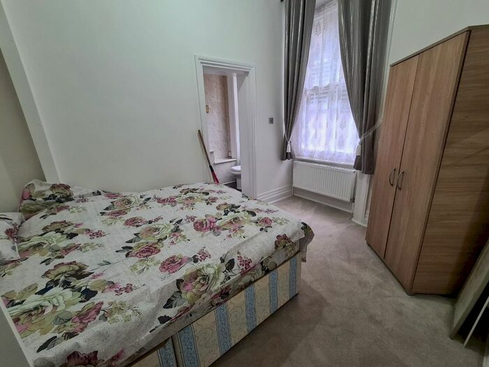 Studio To Rent In Hyde Park Mansions, Cabbell Street NW1