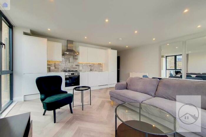 3 Bedroom Flat To Rent In Rotherhithe Old Road, Surrey Quays, SE16