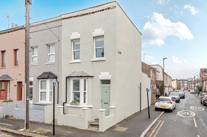2 Bedroom End Terrace House For Sale In Field Road, London, E7