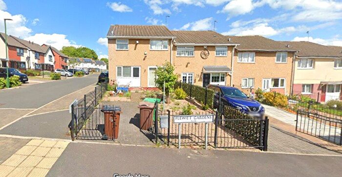 3 Bedroom End Of Terrace House For Sale In Flewitt Gardens, Nottingham, Nottinghamshire, NG3