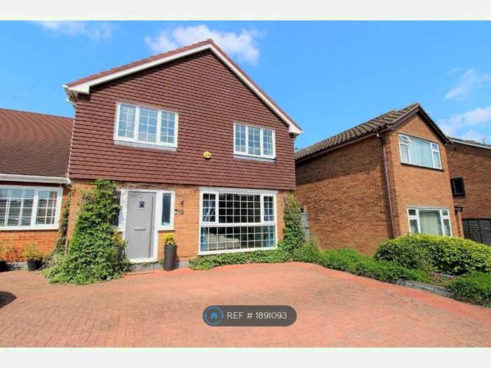 3 Bedroom Semi-Detached House To Rent In Three Oaks Close, Ickenham, Uxbridge, UB10