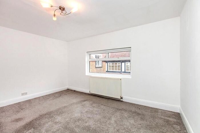 2 Bedroom Flat To Rent In Cricklewood Lane, Cricklewood, NW2