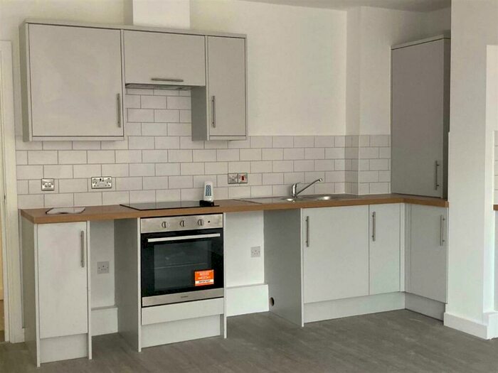 2 Bedroom Flat To Rent In Radnor Park Avenue, Folkestone, CT19