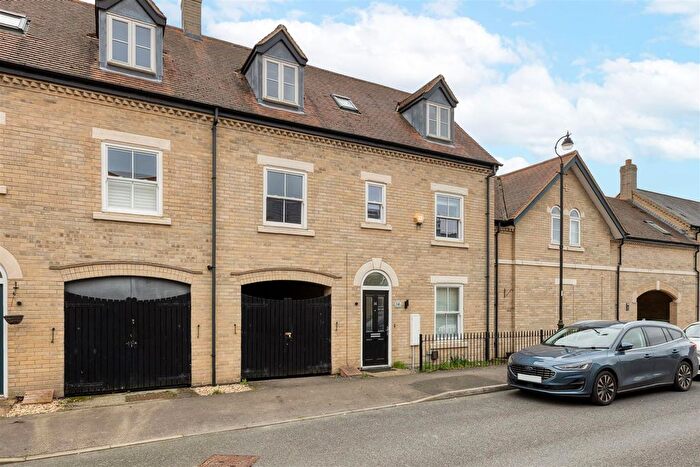 4 Bedroom Town House To Rent In Kipling Crescent, Fairfield, Hitchin, SG5