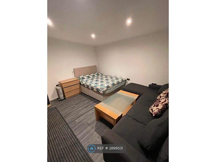 Studio To Rent In Delacourt Road, Manchester, M14