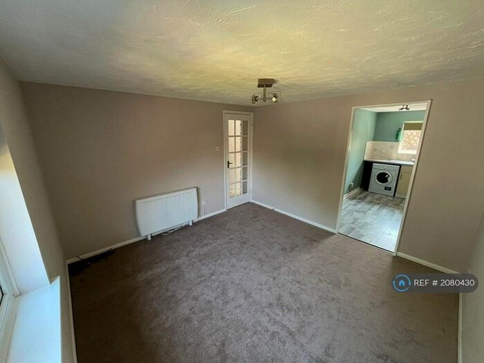 1 Bedroom Maisonette To Rent In Norwood Close, Aylesbury, HP20