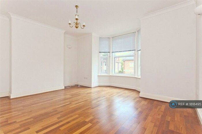 2 Bedroom Flat To Rent In Birchwood Court, Poole, BH14