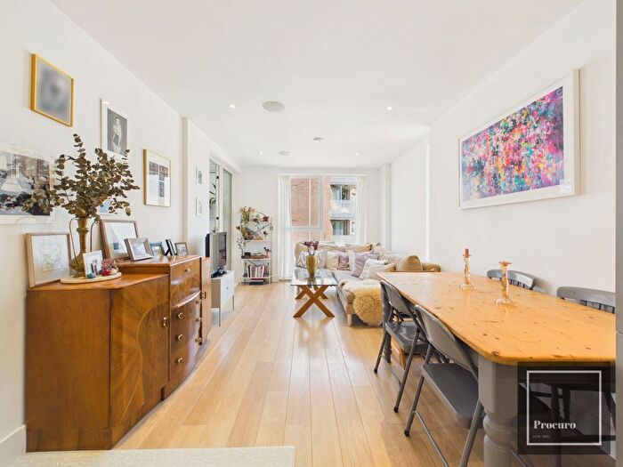 2 Bedroom Flat To Rent In Stockwell Park Walk, London, SW9