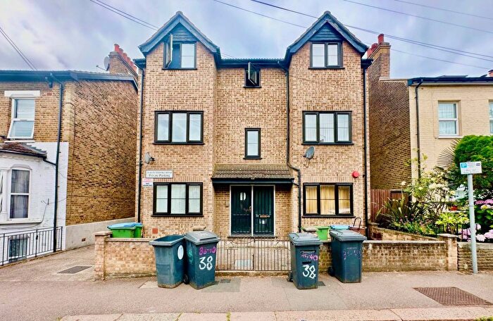 1 Bedroom Flat To Rent In Pembroke Road, Walthamstow, London, E17