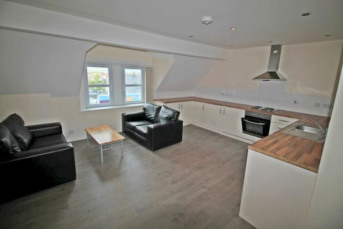 3 Bedroom Flat To Rent In St Martins Row, Albany Road, Roath, CF24