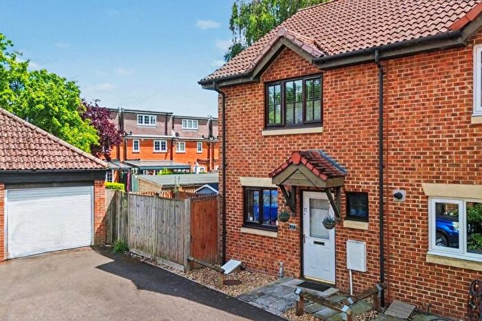 2 Bedroom House For Sale In Melrose Close, Farnborough, GU14