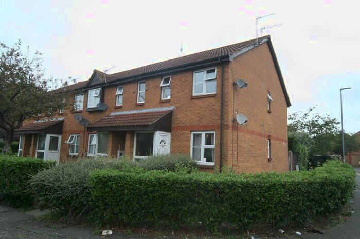 1 Bedroom Flat To Rent In Abbotswood Way, Hayes, UB3