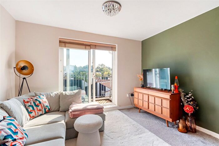 2 Bedroom Flat For Sale In Blytheswood Place, London, SW16