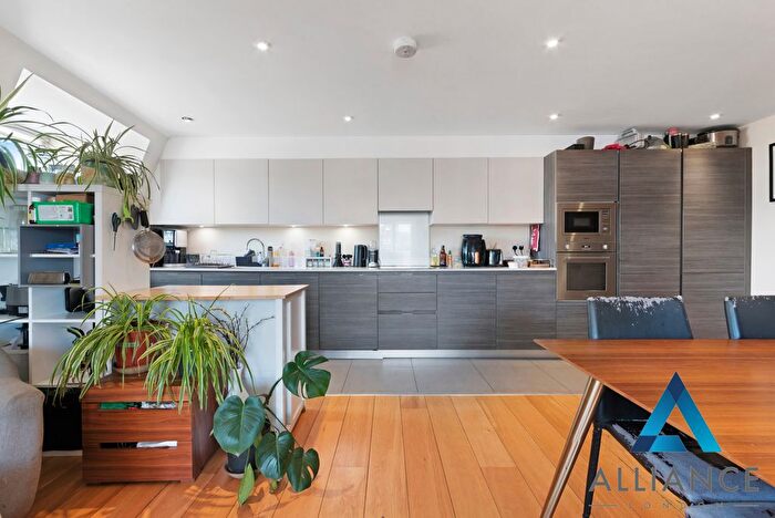 2 Bedroom Flat To Rent In Rockland Apartments, Lakenham Place, London, E3