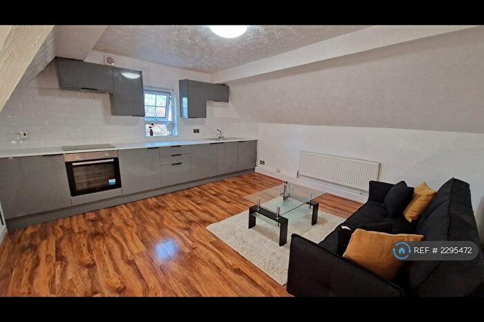 2 Bedroom Penthouse To Rent In Lawn View, Manchester, M8