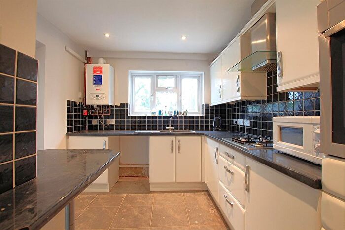 5 Bedroom Semi-Detached House To Rent In Oakfield Road, Ashford, TW15