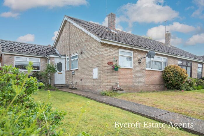 3 Bedroom Semi-Detached Bungalow For Sale In Links Way, Thurlton, Norwich, NR14