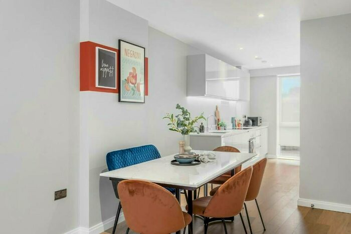 3 Bedroom Duplex For Sale In Ho, Leyton Green Road, London, E10