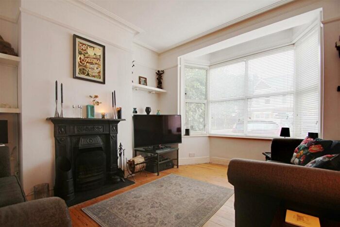4 Bedroom Semi-Detached House To Rent In Woodlea Road, Worthing, BN13